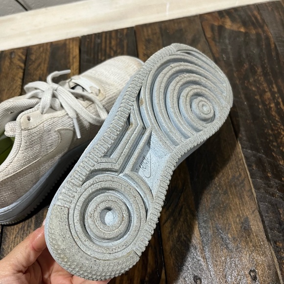 Nike Size 4.5 kids/Size 6 Women’s - Picture 6 of 6